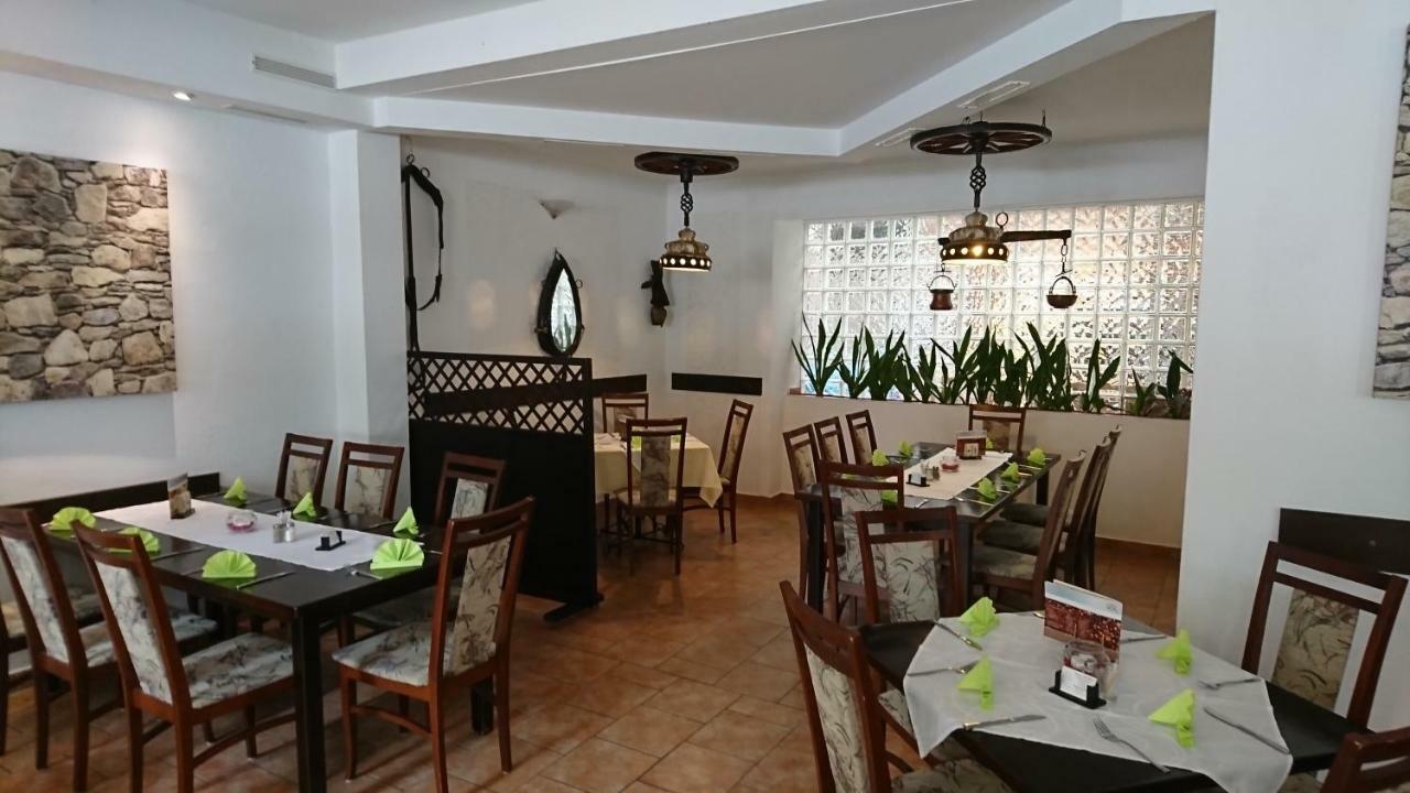 Restaurant Rosengarten ノイルピーン エクステリア 写真
